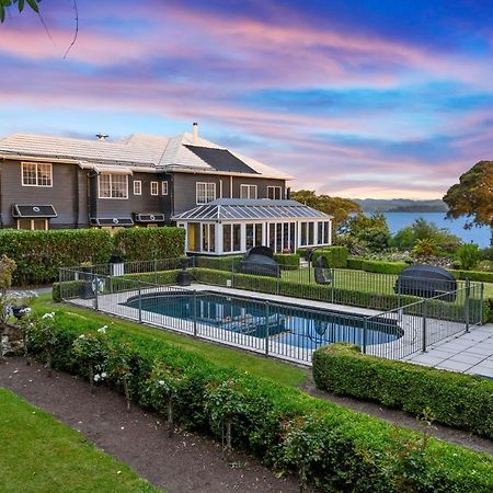Black Swan Lakeside Hospedaje Hotel Boutique Rotorua Exterior foto