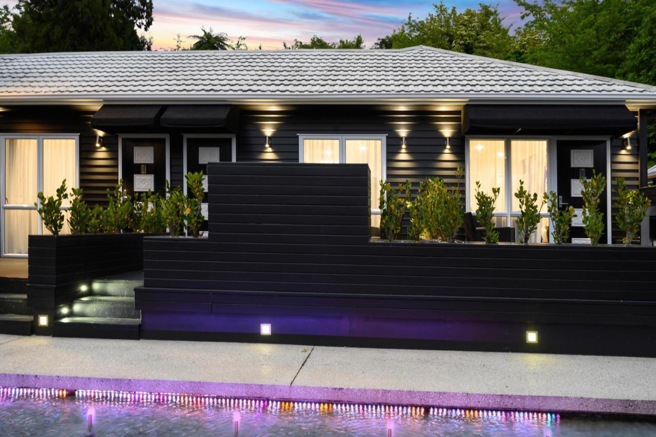 Black Swan Lakeside Hospedaje Hotel Boutique Rotorua Exterior foto
