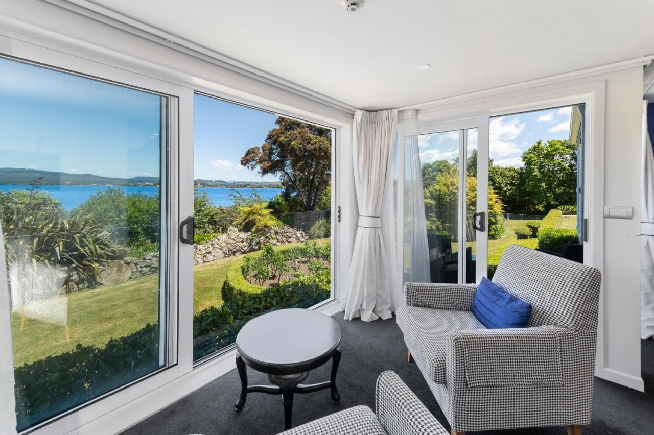 Black Swan Lakeside Hospedaje Hotel Boutique Rotorua Exterior foto