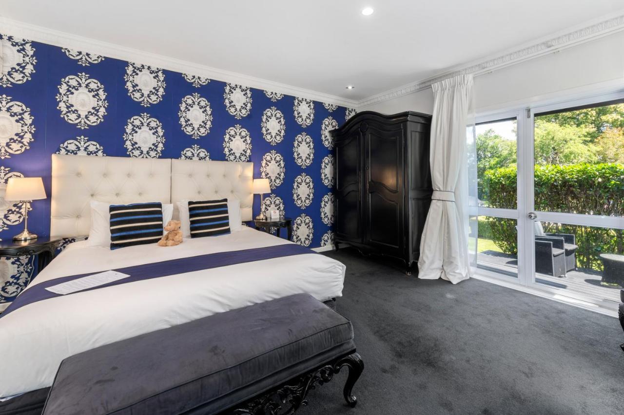 Black Swan Lakeside Hospedaje Hotel Boutique Rotorua Exterior foto