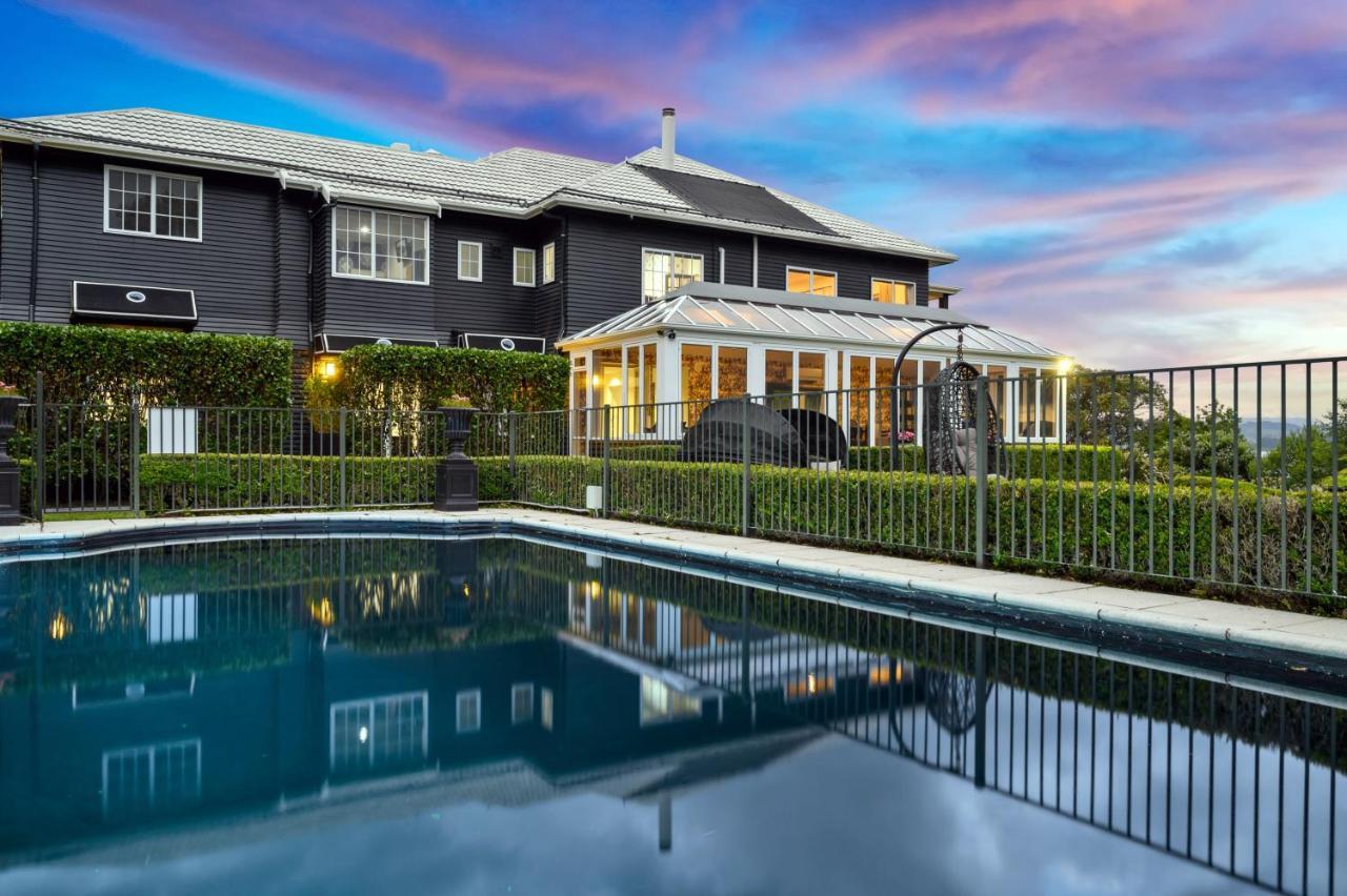 Black Swan Lakeside Hospedaje Hotel Boutique Rotorua Exterior foto