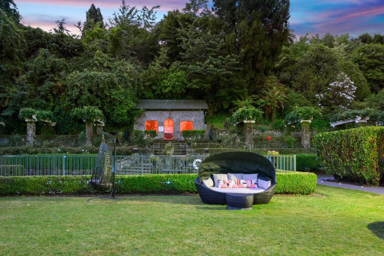 Black Swan Lakeside Hospedaje Hotel Boutique Rotorua Exterior foto