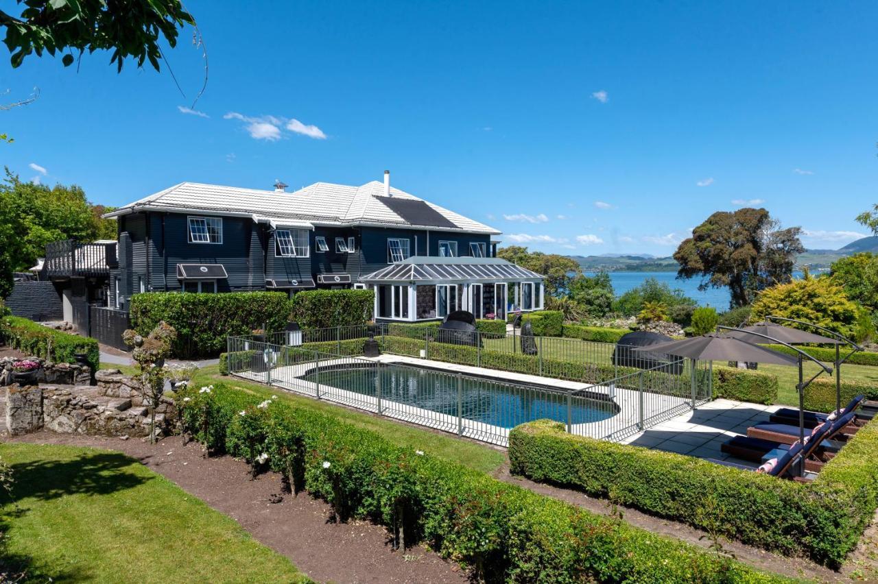 Black Swan Lakeside Hospedaje Hotel Boutique Rotorua Exterior foto