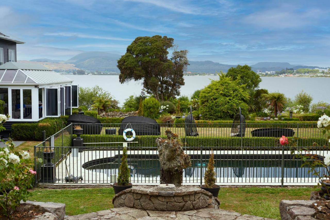 Black Swan Lakeside Hospedaje Hotel Boutique Rotorua Exterior foto