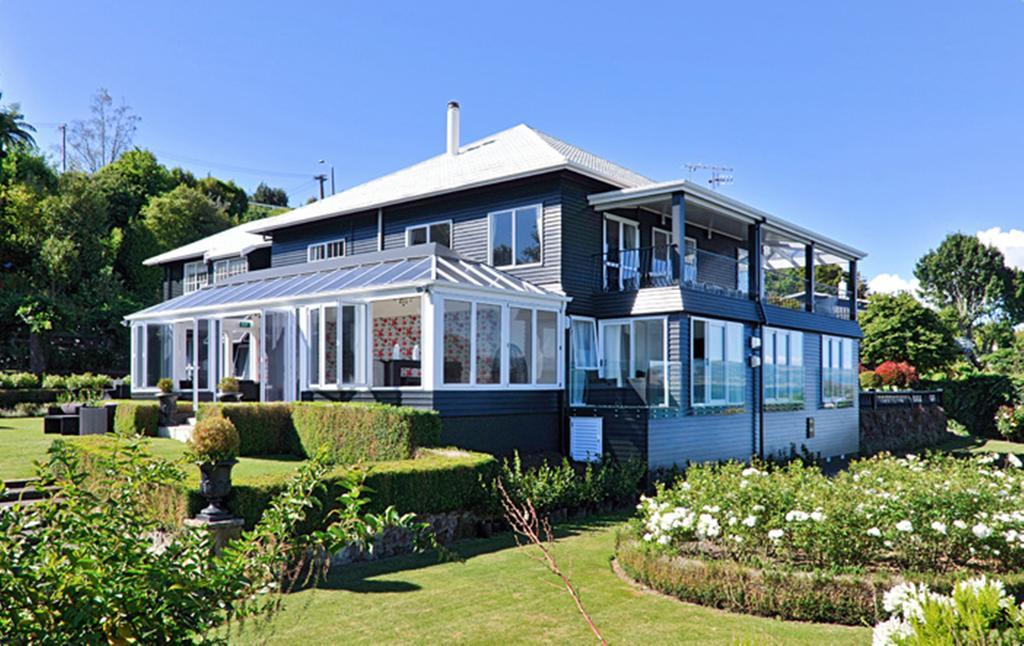Black Swan Lakeside Hospedaje Hotel Boutique Rotorua Exterior foto