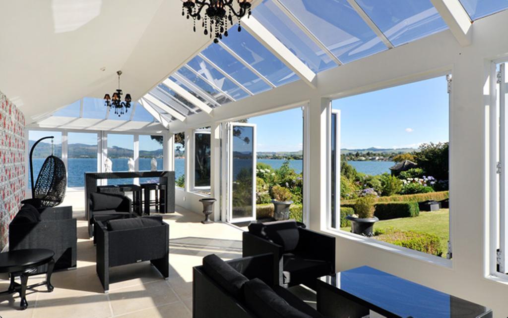 Black Swan Lakeside Hospedaje Hotel Boutique Rotorua Exterior foto